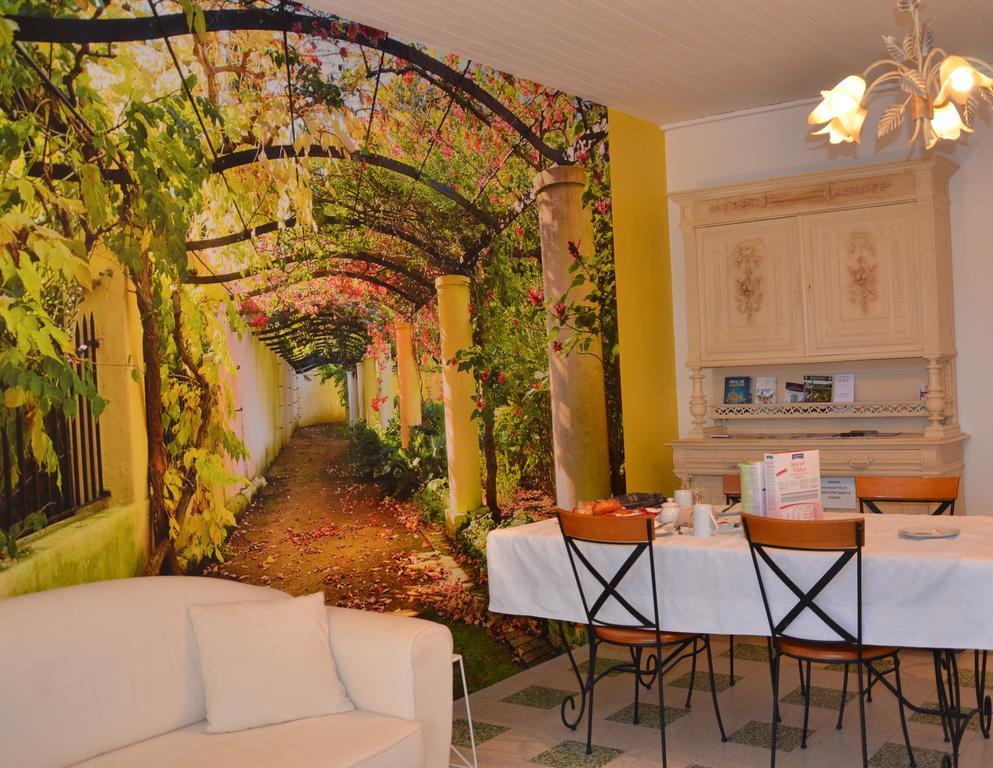 Chez Madeleine Panzió Saint-Colomb-de-Lauzun Kültér fotó